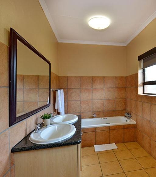 Monateng Safari 4*