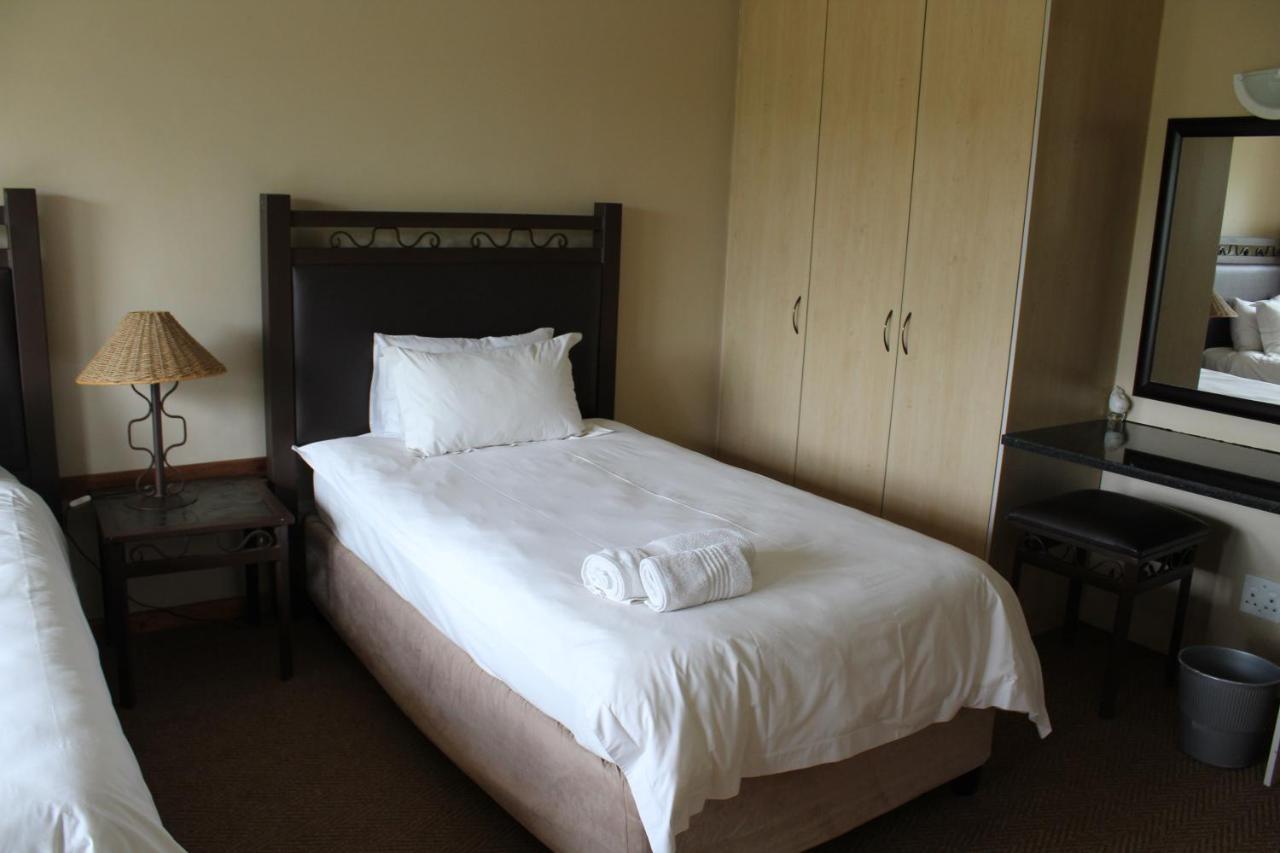 Monateng Safari Resort 4*